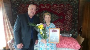 Глава сельского поселения Сынбулатов Ю.И. поздравил с 95 - юбилеем Рахмангулову Латыфу Абдулловну жительницу с.Якшимбетово