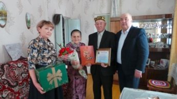 Глава сельского поселения тепло поздравил супружескую пару  из с.Якшимбетово Исламгуловых Ахтяма Хайбулловича и Лену Бариевну с 60-летним юбилеем совместной жизни
